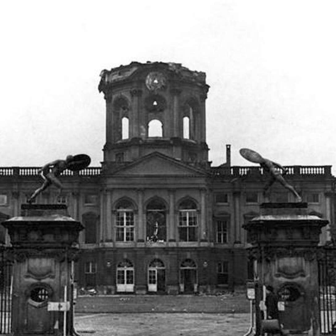 Where was this picture taken in 1932?
