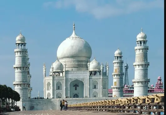 Taj Mahal Tomb-min