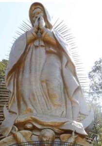Estatua de la Virgen de Guadalupe