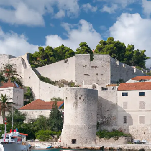 Hvar Fortress, Hvar : Interesting Facts, Information &#038; Travel Guide