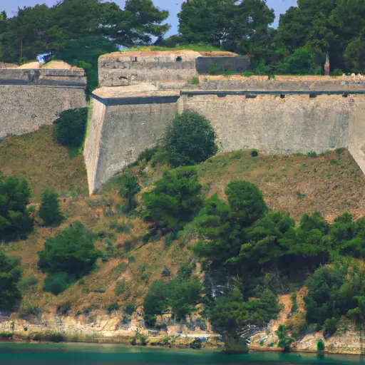 Komiža Fortress, Komiža : Interesting Facts, Information &#038; Travel Guide