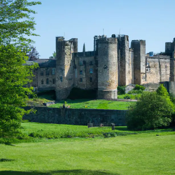 The Alnwick Castle, Northumberland : Interesting Facts, Information &#038; Travel Guide